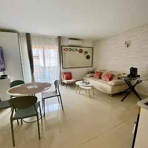 3 Pieces- Vieux Port- Terrasse - Parking Possible , Cannes Francia